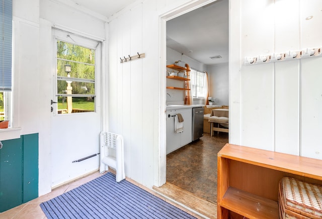 mudroom featuring a sink