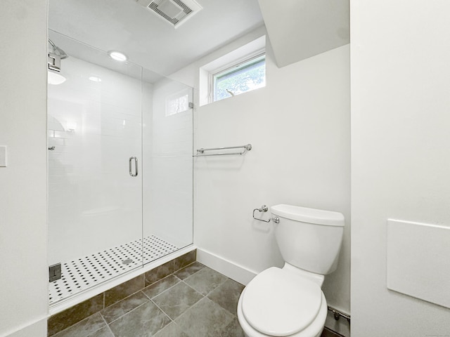 870 Lakeside Dr, Bridgeport, CT 06606 - full bath featuring a stall shower, toilet, baseboards, and visible vents