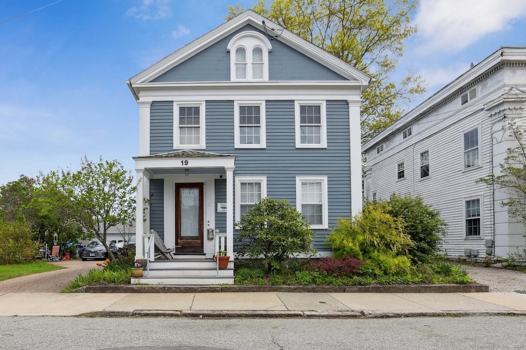 19 Prospect St, New London, CT 06320 - view of neoclassical home