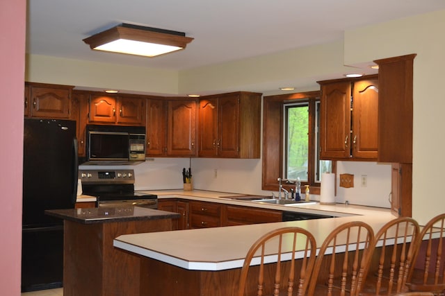 133 Music Vale Rd, Salem, CT 06420 - kitchen with black appliances, a sink, a peninsula, a breakfast bar, and recessed lighting