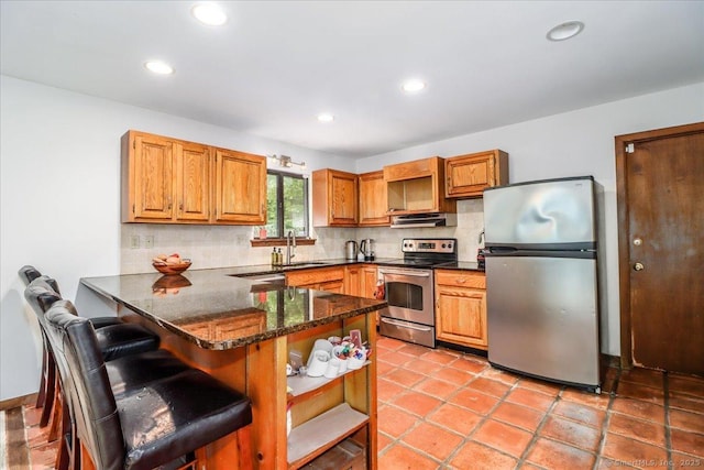6 Kristy Dr, Bethel, CT 06801 - kitchen with stainless steel appliances, open shelves, under cabinet range hood, backsplash, and a peninsula