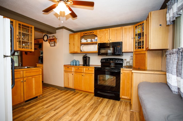kitchen with ceiling fan, ornamental molding, black appliances, and light wood-style floors