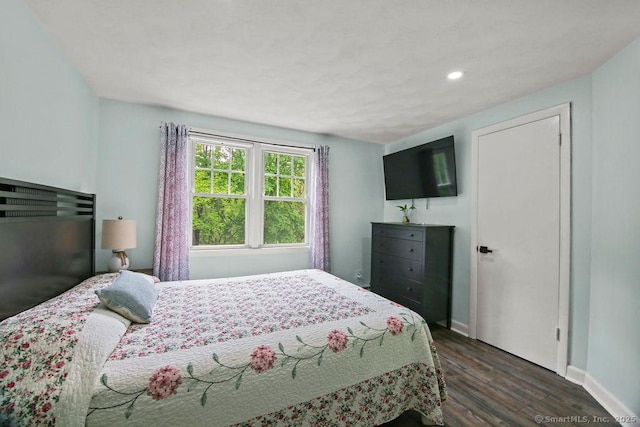 bedroom featuring dark wood finished floors, baseboards, and recessed lighting