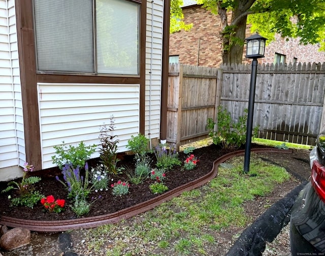 529 Woodward Ave Apt D, New Haven, CT 06512 - view of yard featuring fence