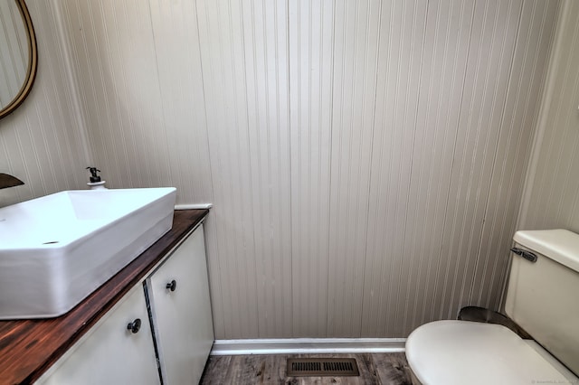 529 Woodward Ave Apt D, New Haven, CT 06512 - bathroom with vanity, toilet, and wood finished floors
