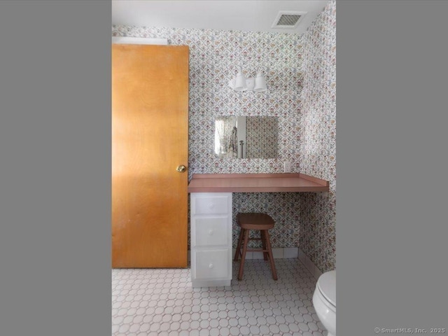 23 Pine Woods Rd, North Stonington, CT 06359 - half bath with wallpapered walls and toilet