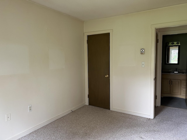8 Pilgrim Hbr Unit A, Wallingford, CT 06492 - unfurnished bedroom featuring light carpet, a sink, and baseboards
