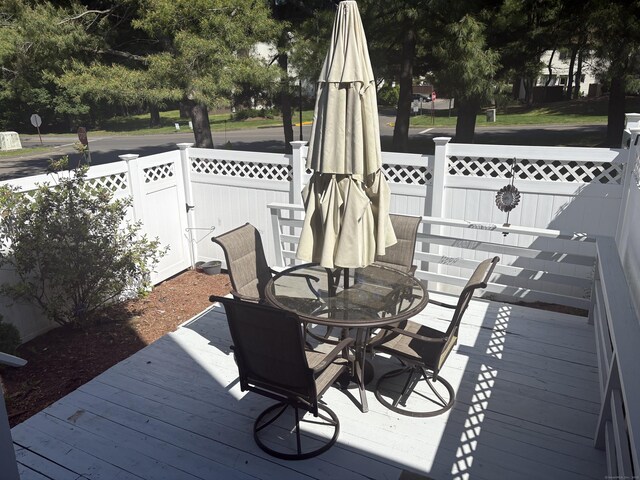 201 Greens Farm Rd Unit 201, Branford, CT 06405 - deck featuring a fenced backyard and outdoor dining area