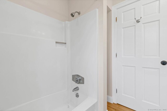full bath with shower / bathtub combination