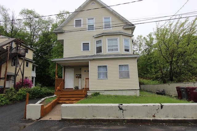 view of front of house featuring fence