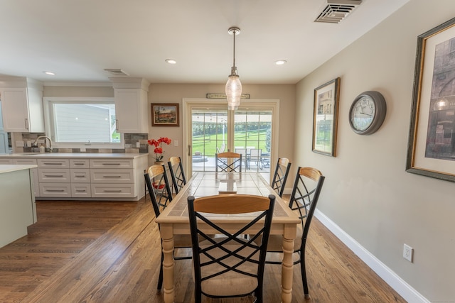 dining room with dark wood-style floors, baseboards, and recessed lighting