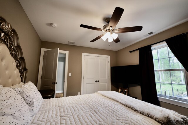 bedroom with ceiling fan, baseboards, and a closet