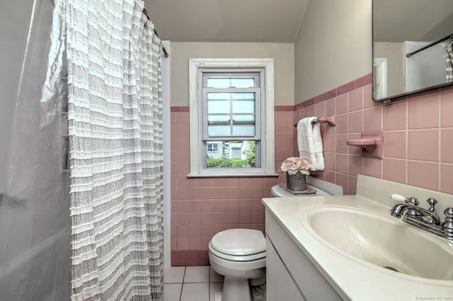 172 Alden St, Fairfield, CT 06824 - full bath featuring tile walls, toilet, tile patterned flooring, a shower with shower curtain, and vanity