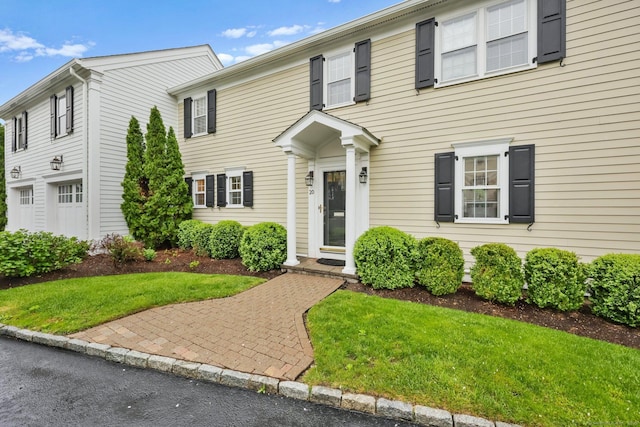 123 Richmond Hill Rd Unit 20, New Canaan, CT 06840 - colonial-style house featuring a front lawn and an attached garage