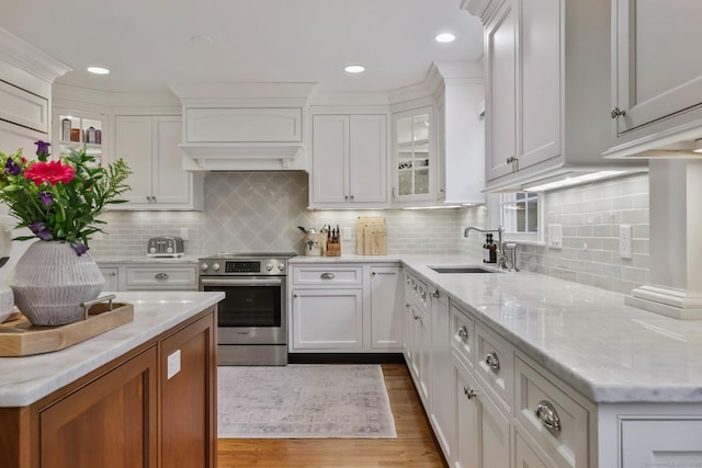 123 Richmond Hill Rd Unit 20, New Canaan, CT 06840 - kitchen with stainless steel electric range, a sink, white cabinets, wood finished floors, and recessed lighting