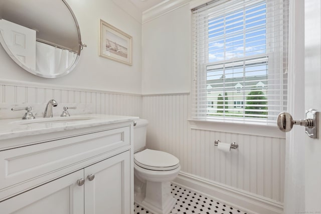 123 Richmond Hill Rd Unit 20, New Canaan, CT 06840 - bathroom featuring toilet, ornamental molding, vanity, and wainscoting