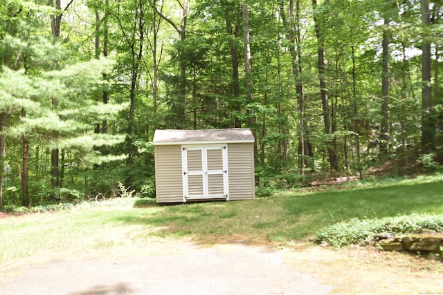 299 Valley Rd, North Branford, CT 06471 - view of yard with a wooded view