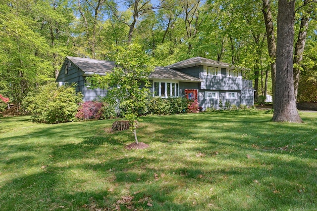 14 Live Oak Rd, Norwalk, CT 06851 - split level home with a front yard