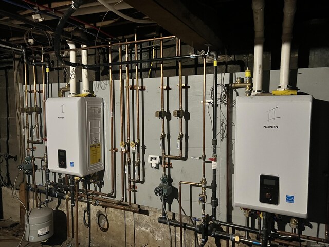 78-80 Cabot St, Hartford, CT 06154 - utility room featuring water heater