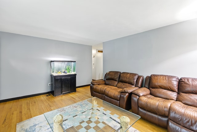 living area with light wood-style flooring and baseboards