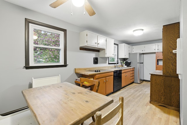 kitchen with black appliances, a sink, light wood-type flooring, and ceiling fan