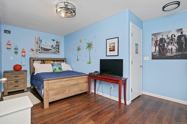 bedroom featuring wood finished floors and baseboards