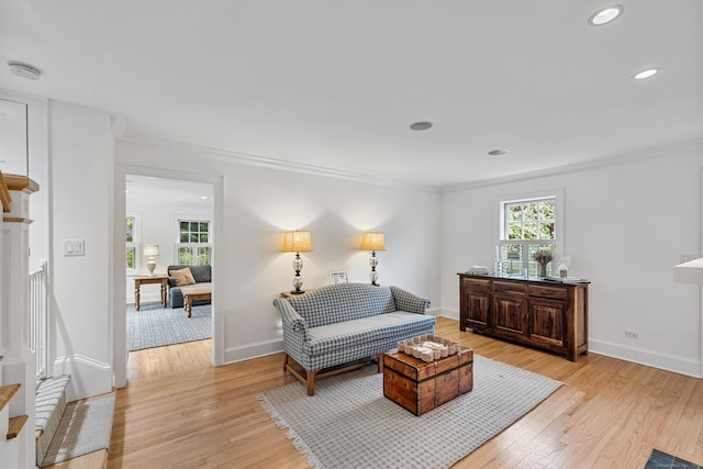 sitting room featuring light wood-type flooring, ornamental molding, recessed lighting, and baseboards