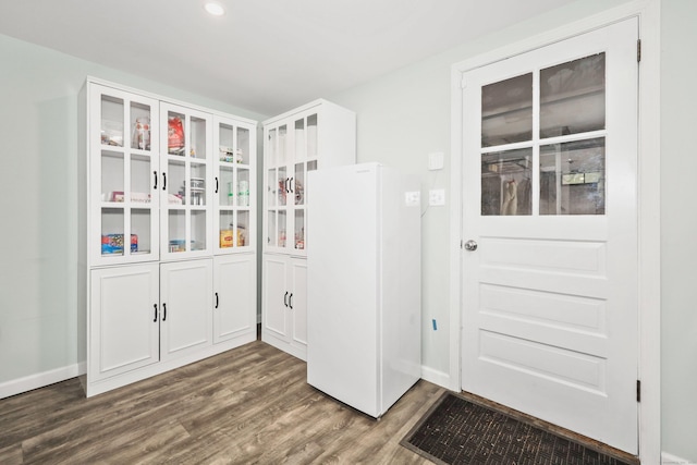 108 Fox Den Rd, Bristol, CT 06010 - entryway featuring dark wood finished floors, baseboards, and recessed lighting