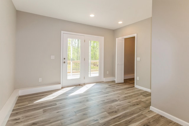 entryway featuring light wood-type flooring, recessed lighting, and baseboards