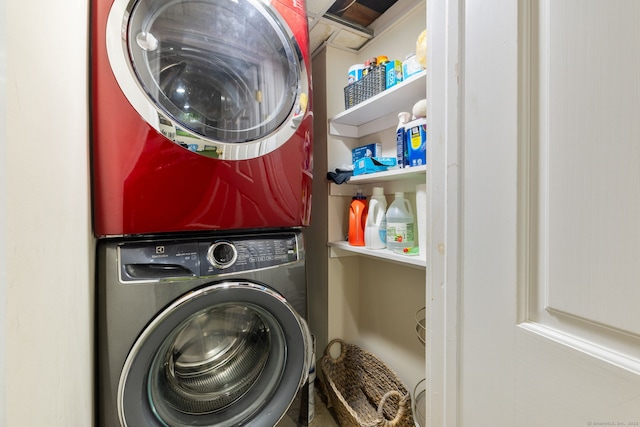 85 5th St, Stamford, CT 06905 - laundry area with stacked washer / dryer