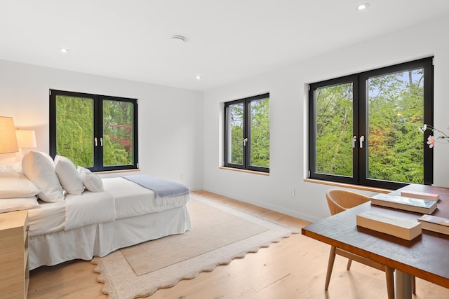 bedroom featuring light wood finished floors, baseboards, and recessed lighting