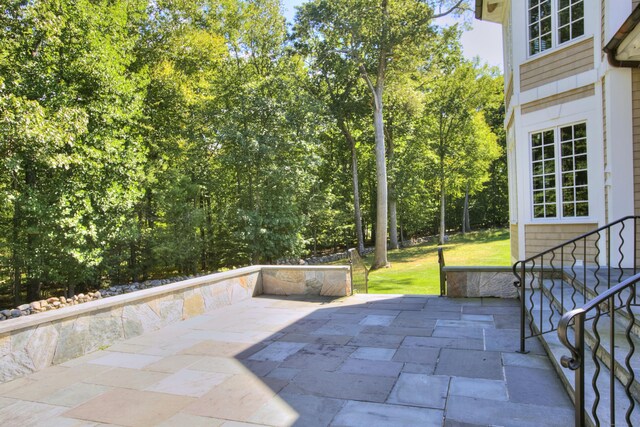 88 Merry Meet Cir, Fairfield, CT 06824 - view of patio / terrace