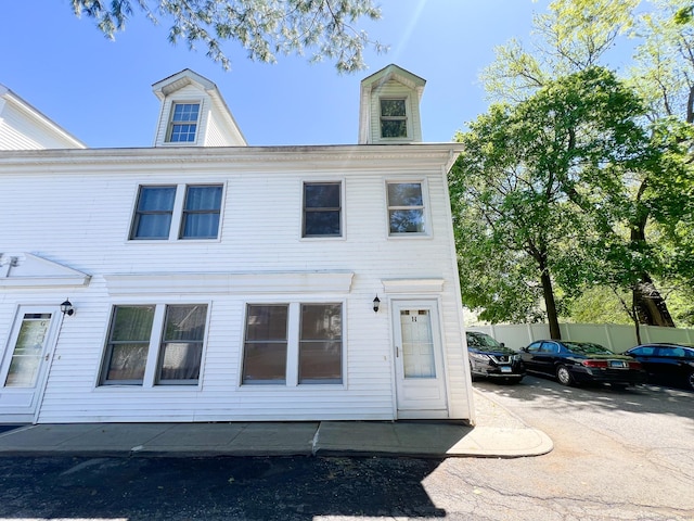 279 New Haven Ave Apt H, Milford, CT 06460 - view of front of house featuring fence