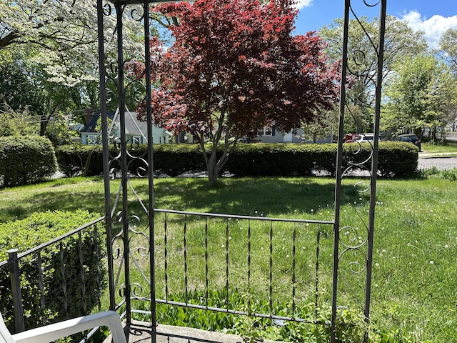 119 Chambers St, Manchester, CT 06042 - view of green lawn