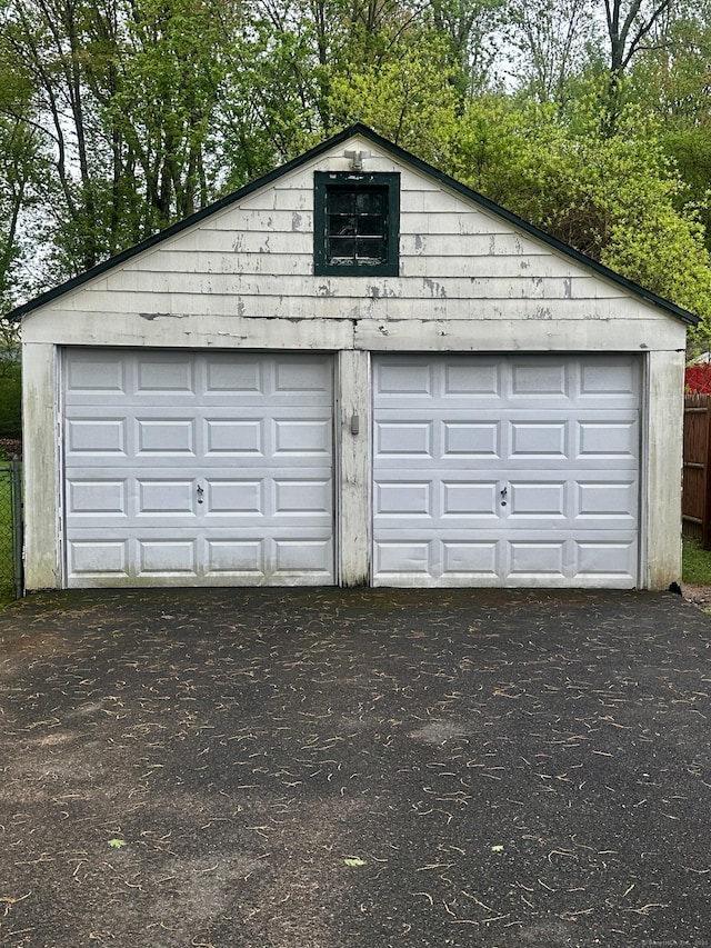 140 Clintonville Rd, North Haven, CT 06473 - detached garage featuring fence