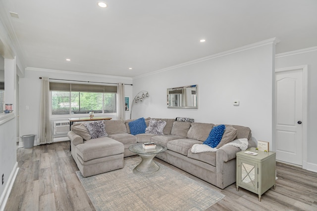living area featuring light wood-style floors, crown molding, recessed lighting, and baseboards