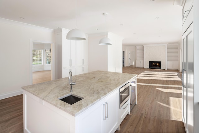 19 Stone Fence Ln, Stamford, CT 06903 - kitchen featuring a sink, dark wood finished floors, white cabinetry, stainless steel microwave, and crown molding