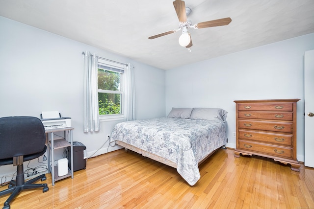 995 Maple St, Wethersfield, CT 06109 - bedroom with light wood-style flooring, an office area, ceiling fan, and baseboards