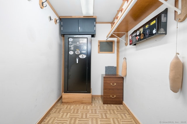 995 Maple St, Wethersfield, CT 06109 - entryway with baseboards