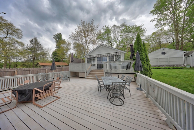 deck with outdoor dining space
