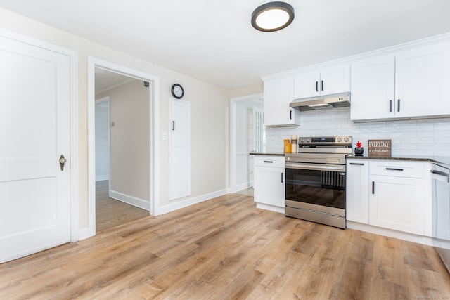 kitchen featuring stainless steel electric range, under cabinet range hood, dark countertops, and backsplash