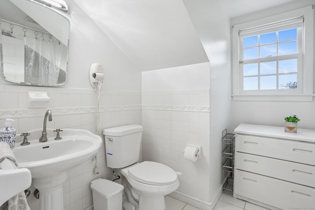 20 Fieldstone Dr, Easton, CT 06612 - bathroom featuring tile walls, toilet, vaulted ceiling, tile patterned floors, and a sink