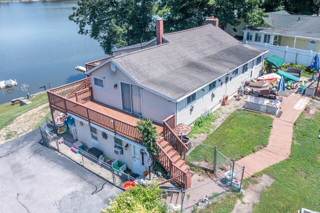44 Laurel Point Dr, Montville, CT 06370 - aerial view of property and surrounding area featuring a large body of water
