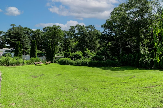 44 Laurel Point Dr, Montville, CT 06370 - view of yard