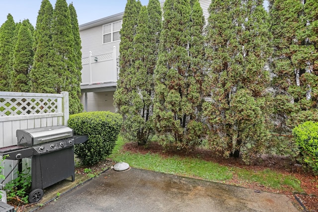view of yard featuring fence