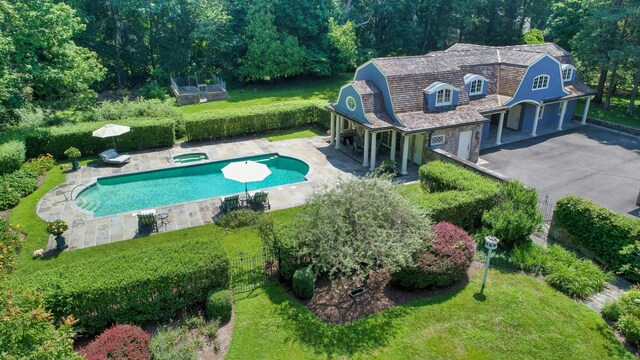 27 Country Club Rd, Ridgefield, CT 06877 - view of swimming pool featuring a patio and an in-ground hot tub