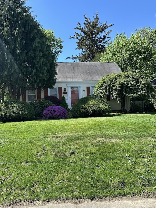 view of front of house with a front yard