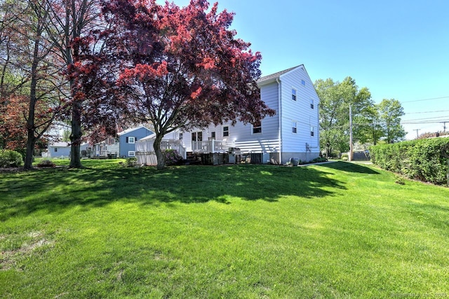 view of green lawn