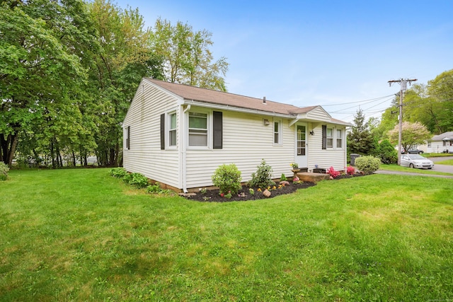 123 Peters Cir, Southington, CT 06489 - ranch-style house featuring a front lawn
