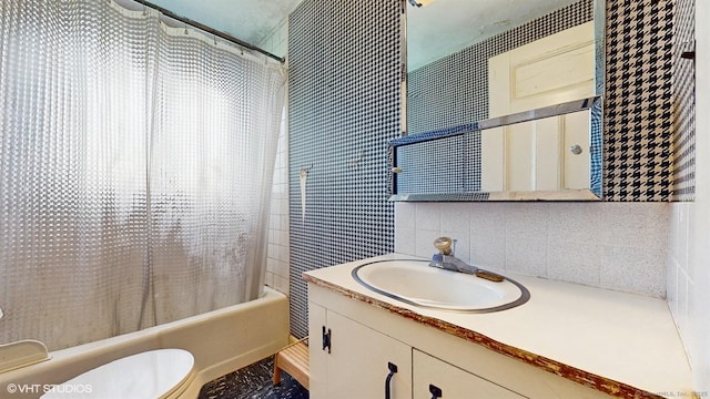 full bathroom with toilet, shower / bath combo with shower curtain, vanity, backsplash, and tile walls